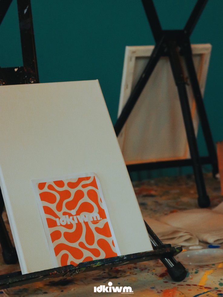 Blank canvas on an easel with the IDKIWM card